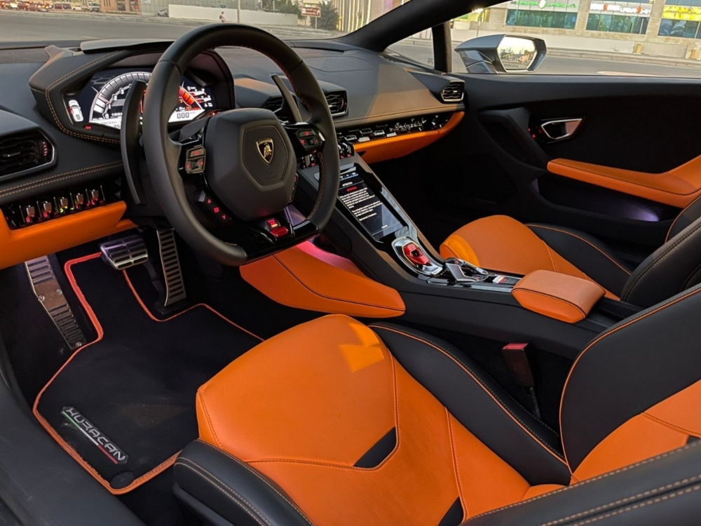 Siyah Lamborghini Huracan Evo Coupe 2021