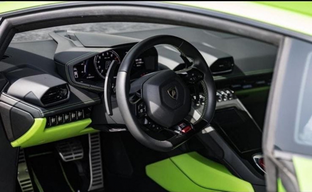Green Lamborghini Huracan Evo Coupe 2022