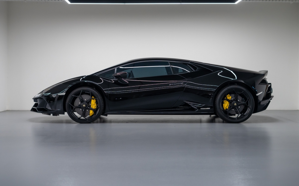 Black Lamborghini Huracan Evo Coupe 2022