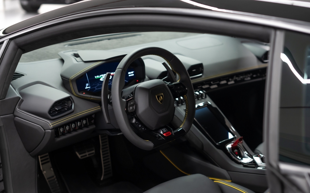 Siyah Lamborghini Huracan Evo Coupe 2022