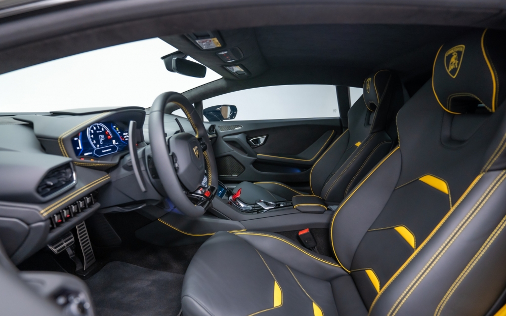 Siyah Lamborghini Huracan Evo Coupe 2022