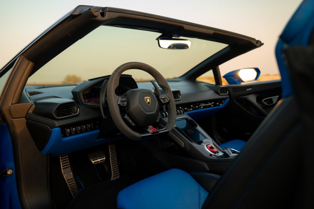 Blau Lamborghini Huracan Evo Spyder 2019