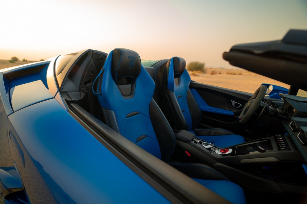 Blue Lamborghini Huracan Evo Spyder 2019