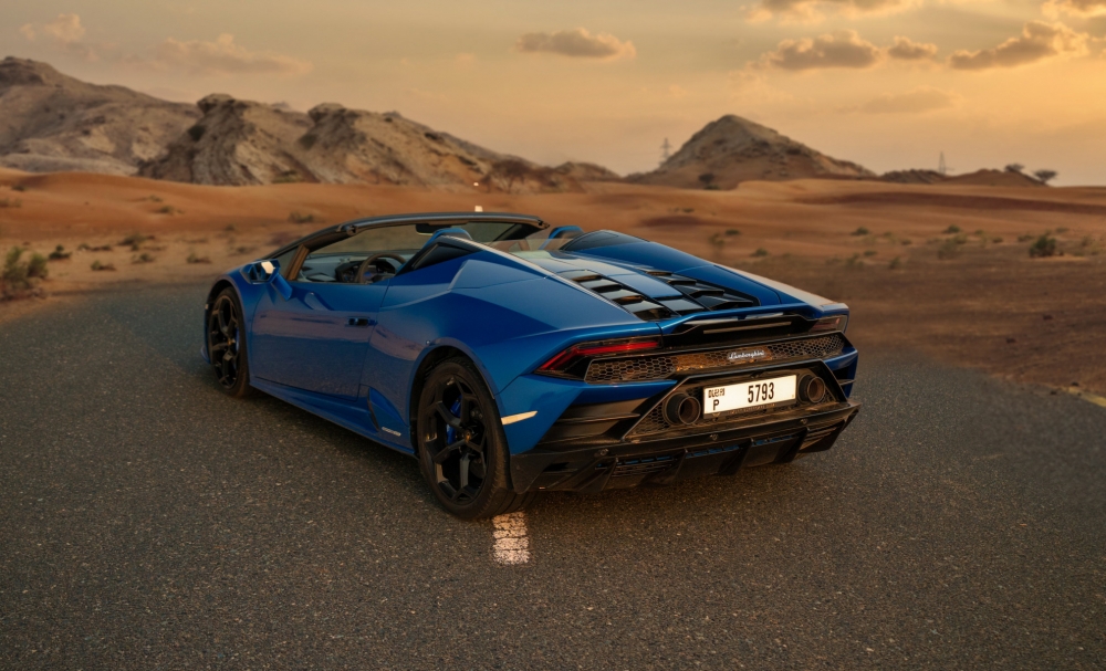 Bleu Lamborghini Huracan Evo Spyder 2019