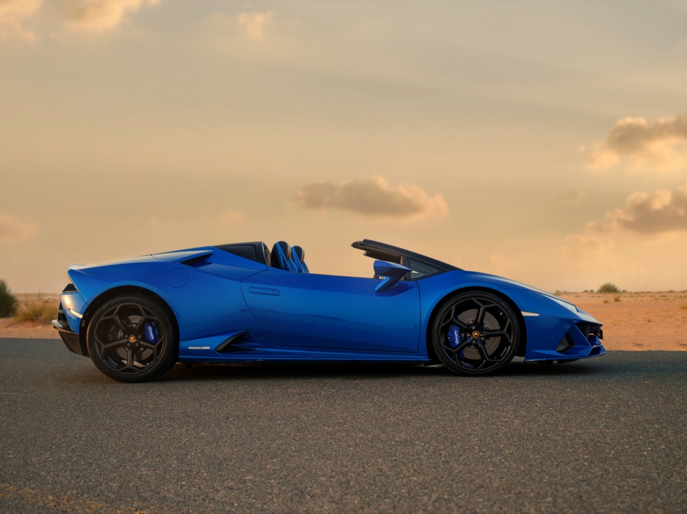 Bleu Lamborghini Huracan Evo Spyder 2019