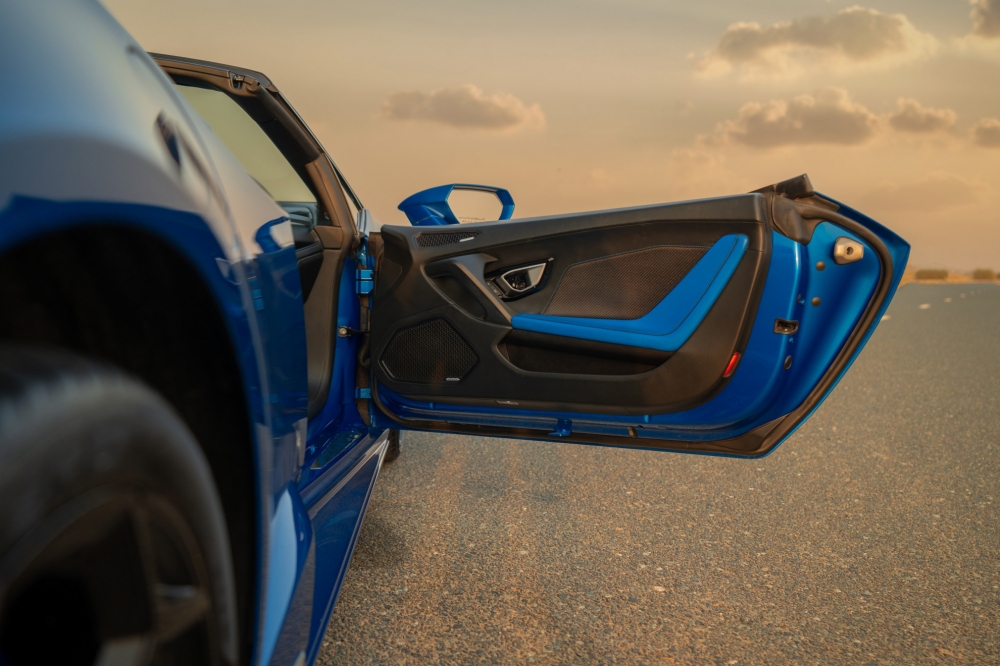 Mavi Lamborghini Huracan Evo Spyder 2022