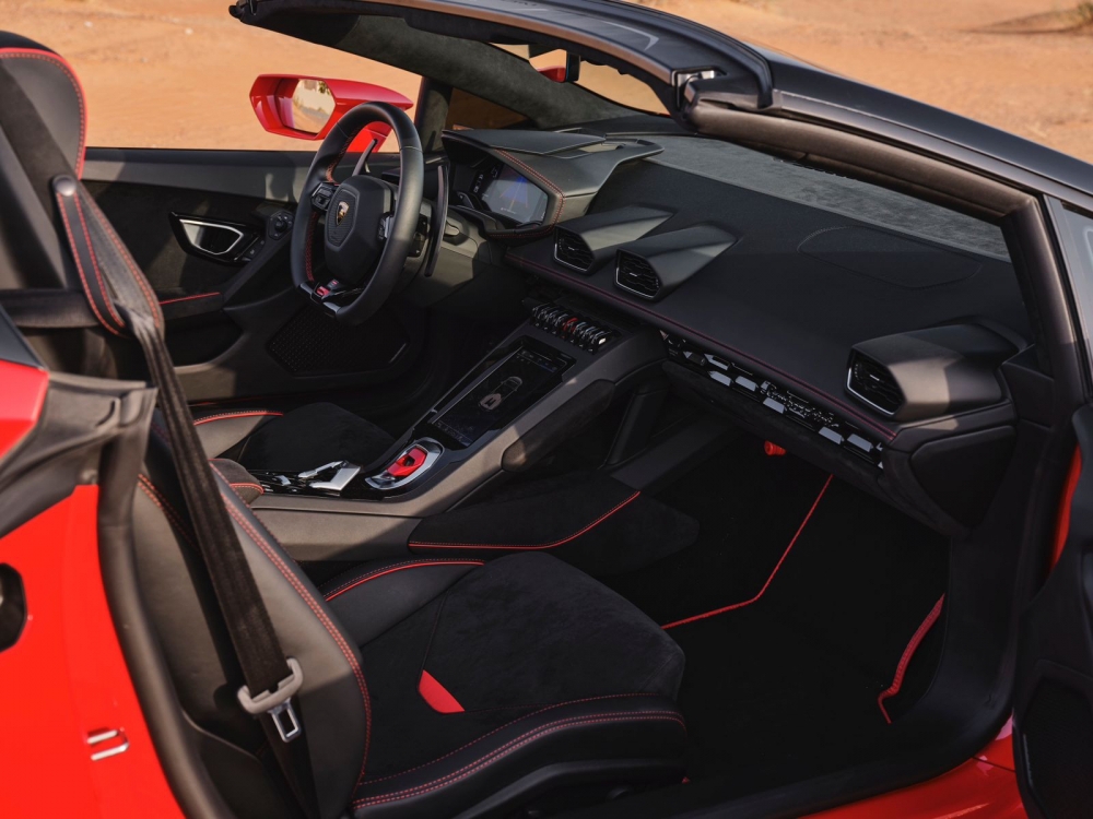 Kırmızı Lamborghini Huracan Evo Spyder 2022