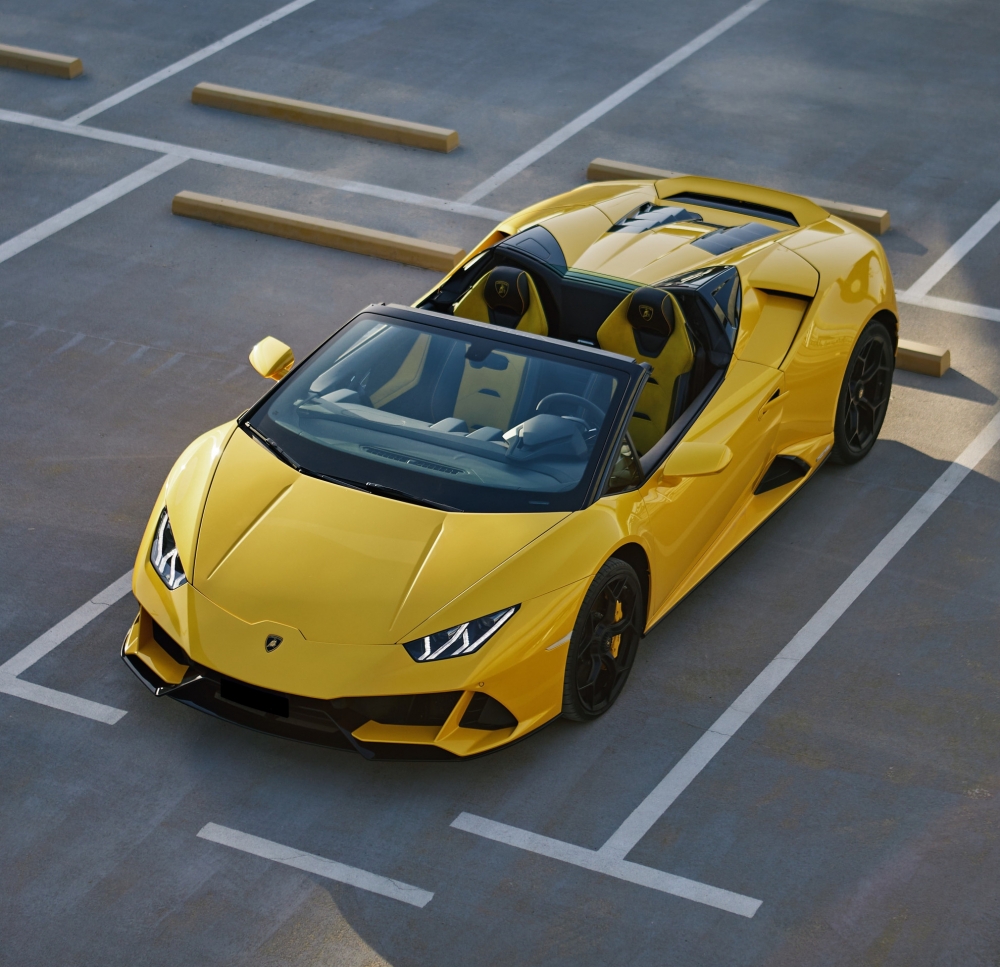 Geel Lamborghini Huracan Evo Spyder 2020