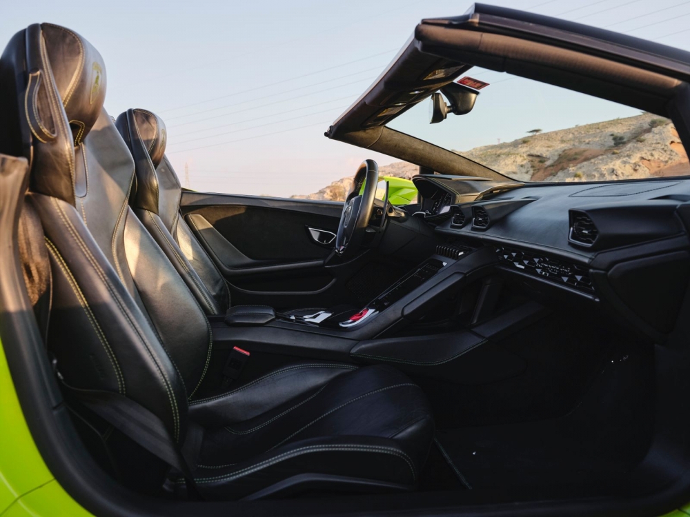 Hellgrün Lamborghini Huracan Evo Spyder 2022