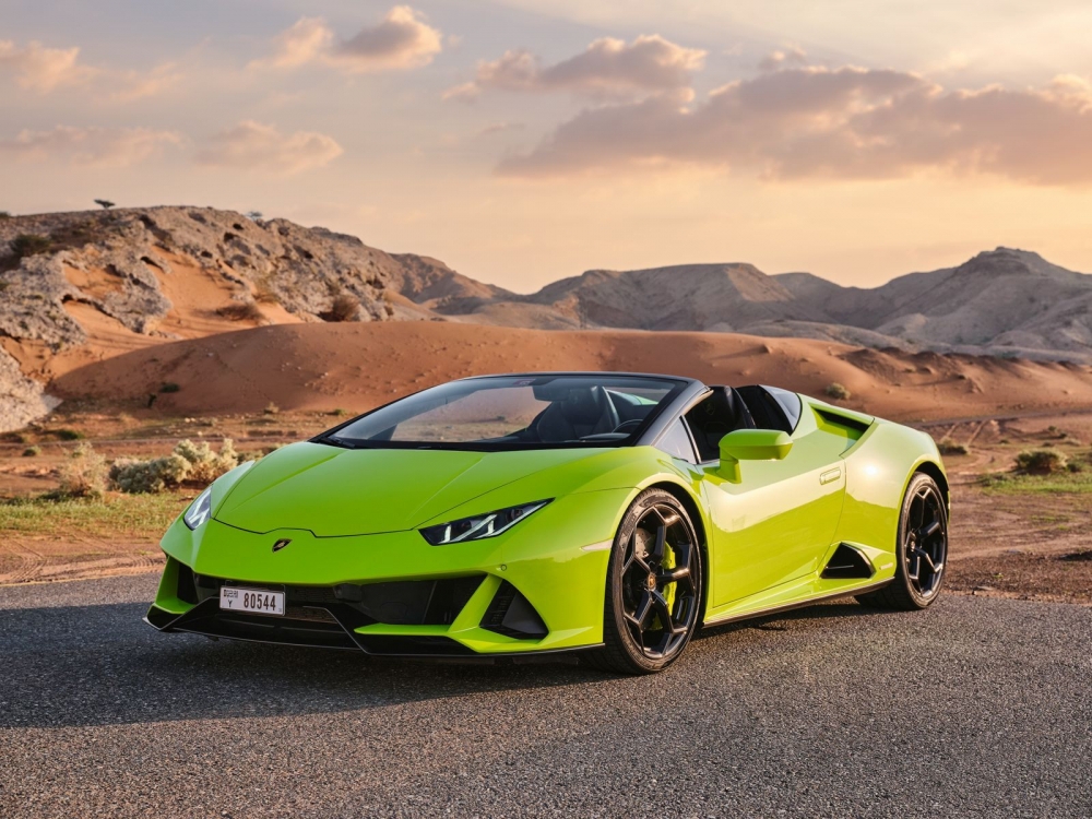 Açık yeşil Lamborghini Huracan Evo Spyder 2022