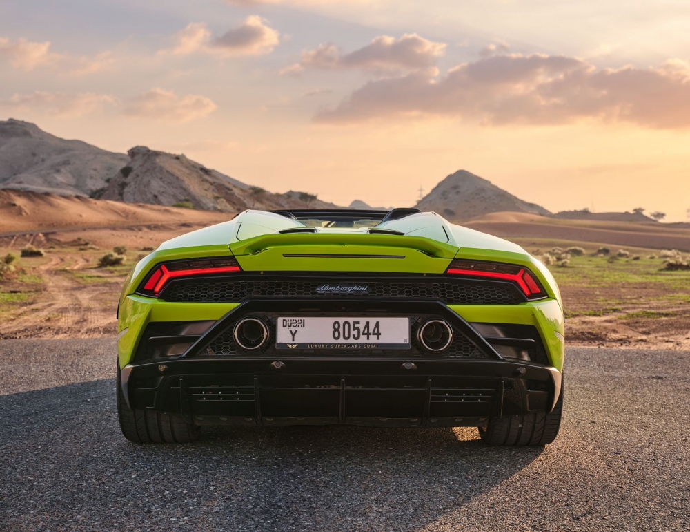 Açık yeşil Lamborghini Huracan Evo Spyder 2022