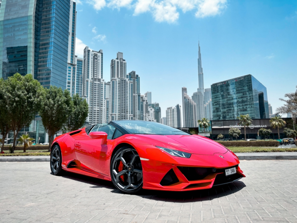 Kırmızı Lamborghini Huracan Evo Spyder 2021