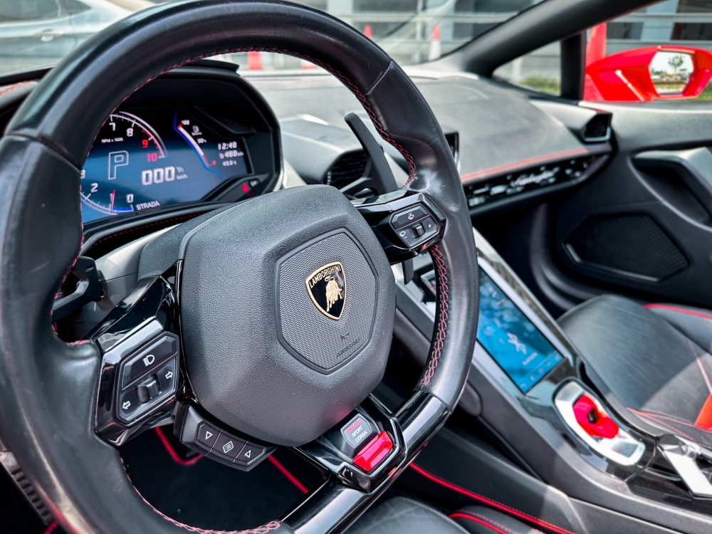 Red Lamborghini Huracan Evo Spyder 2021