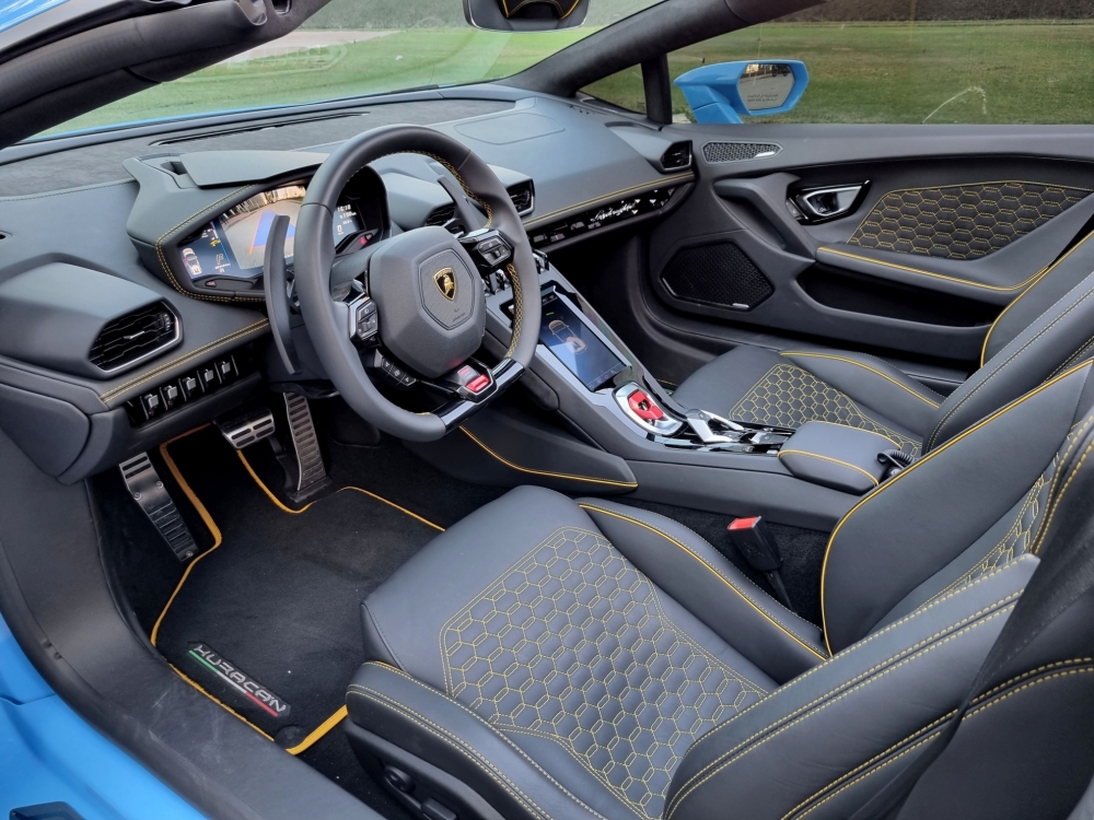 Bleu Lamborghini Huracan Evo Spyder 2022
