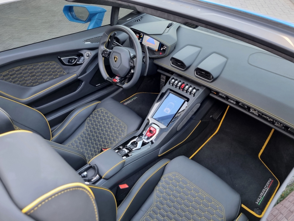 Blau Lamborghini Huracan Evo Spyder 2022