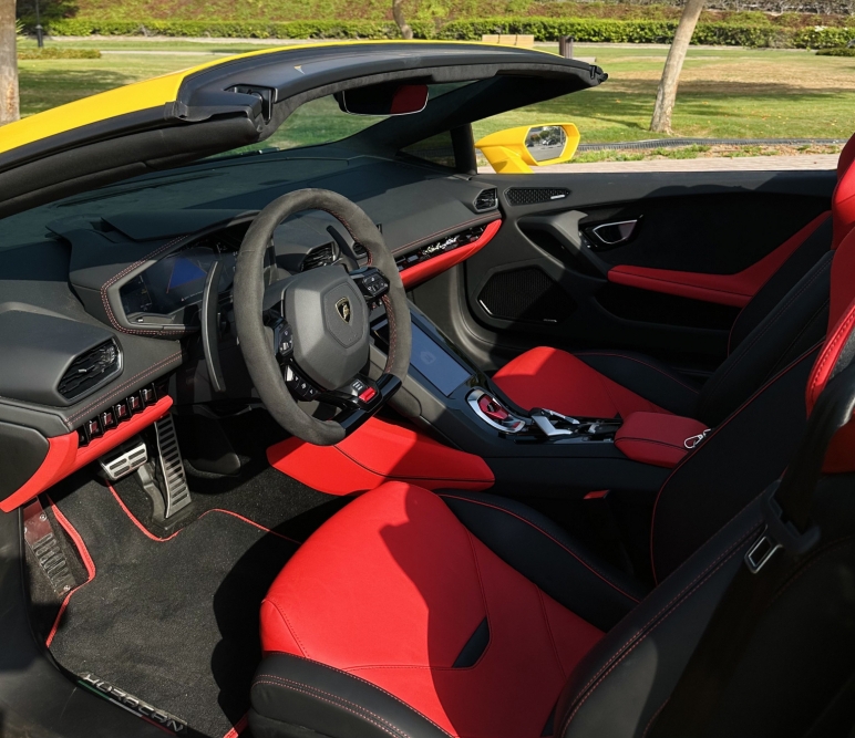 Giallo Lamborghini Huracán Evo Spyder 2022