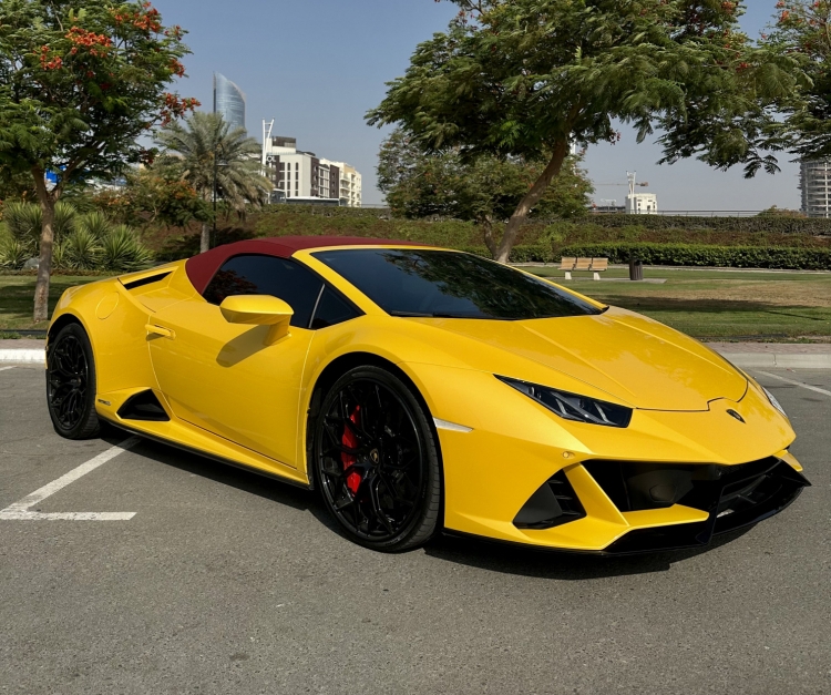 Gelb Lamborghini Huracan Evo Spyder 2022