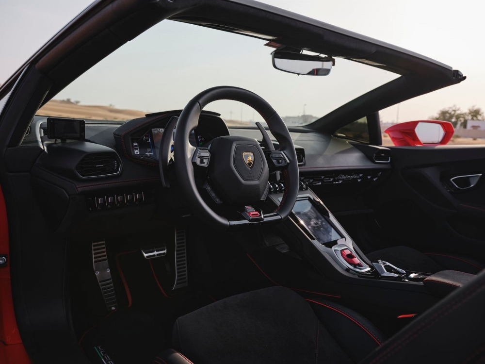 Rosso Lamborghini Huracán Evo Spyder 2022