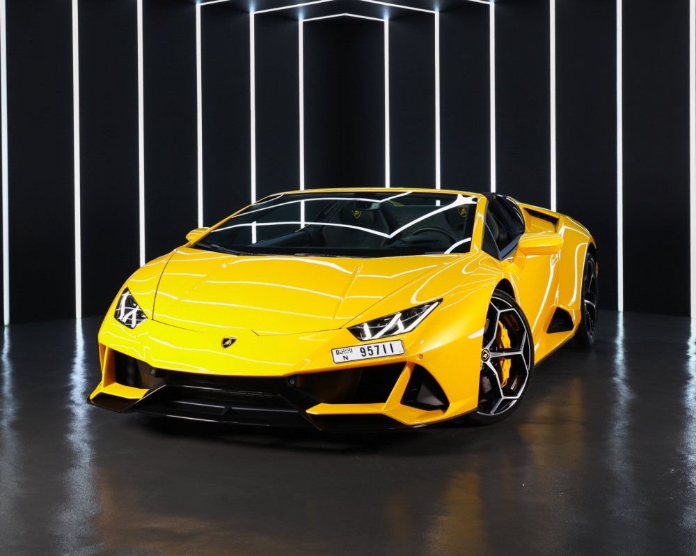 Gelb Lamborghini Huracan Evo Spyder 2022