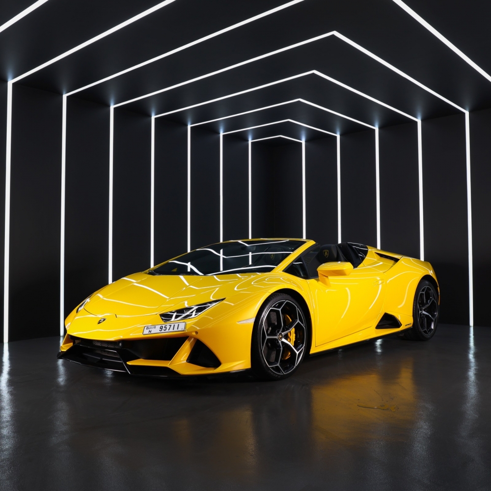 Geel Lamborghini Huracan Evo Spyder 2022