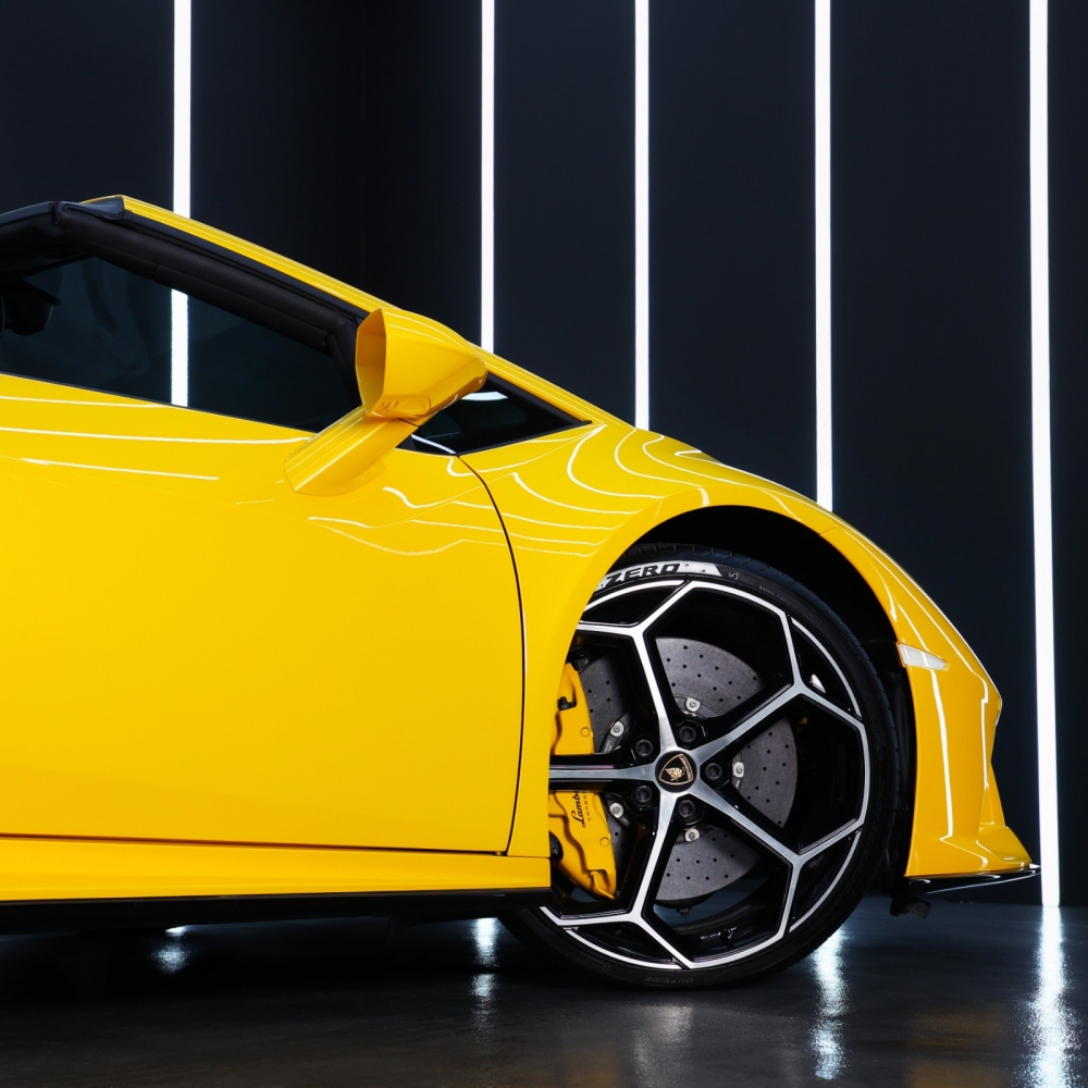 Jaune Lamborghini Huracan Evo Spyder 2022