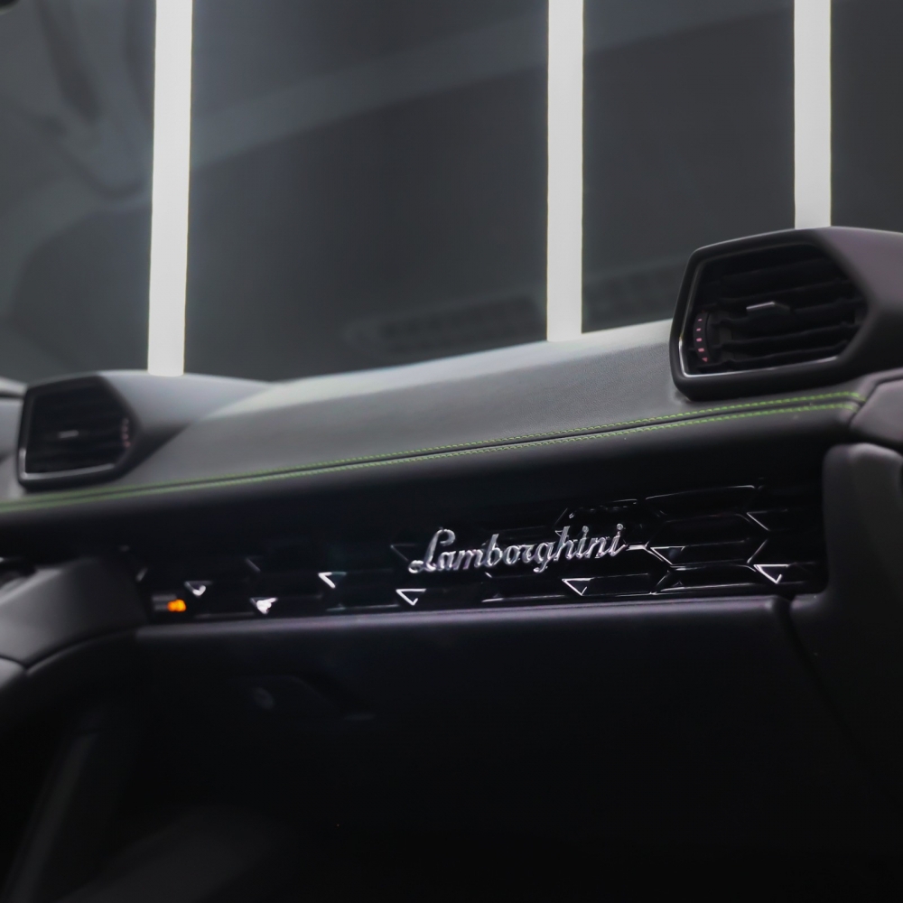 Yeşil Lamborghini Huracan Evo Spyder 2022