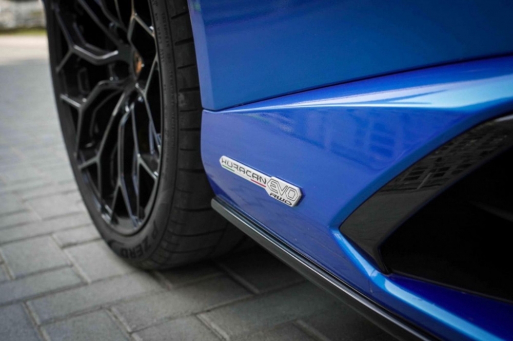 Mavi Lamborghini Huracan Evo Spyder 2022