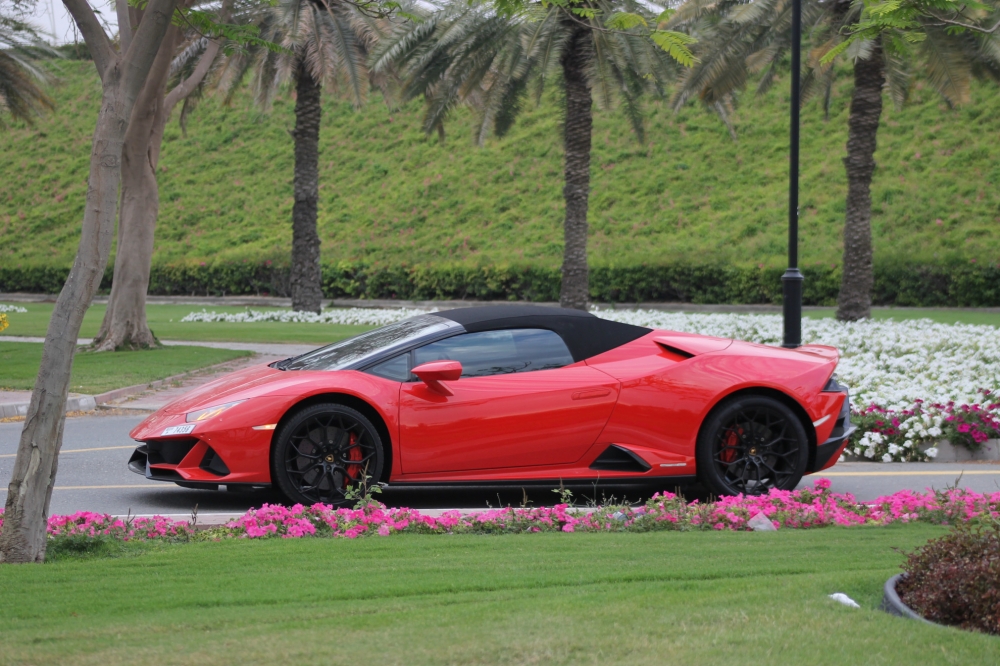 rouge Lamborghini Huracan Evo Spyder 2023