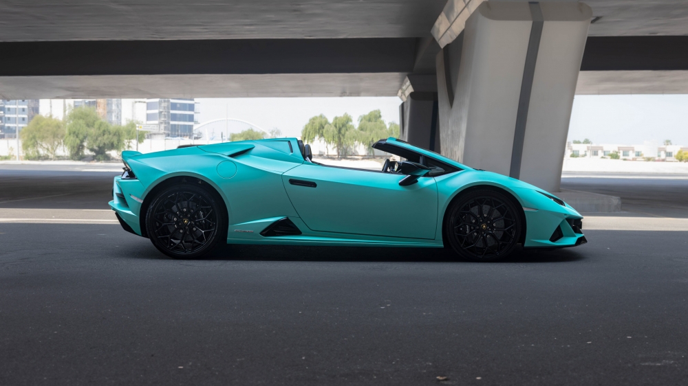 Bleu Lamborghini Huracan Evo Spyder 2022