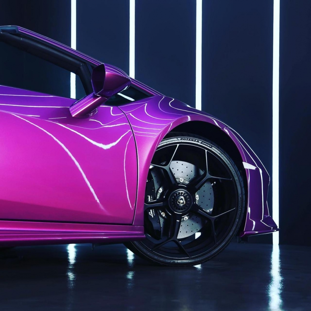 紫色的 兰博基尼 Huracan Evo Spyder 2023