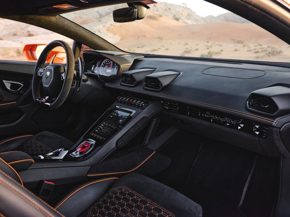 Оранжевый Lamborghini Huracan Evo Coupe 2021