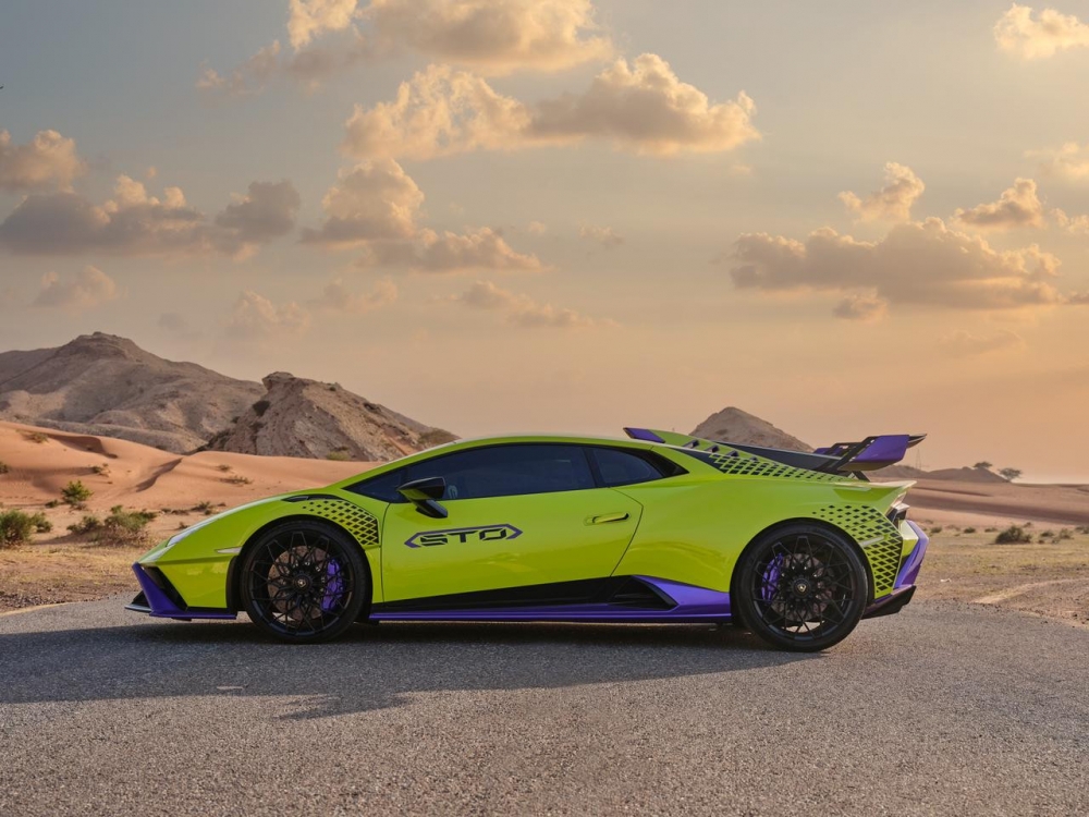 Açık yeşil Lamborghini Huracan BH 2022
