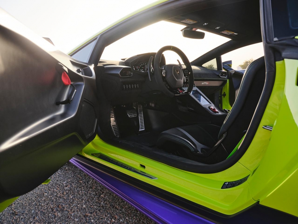 Hellgrün Lamborghini Huracan STO 2022