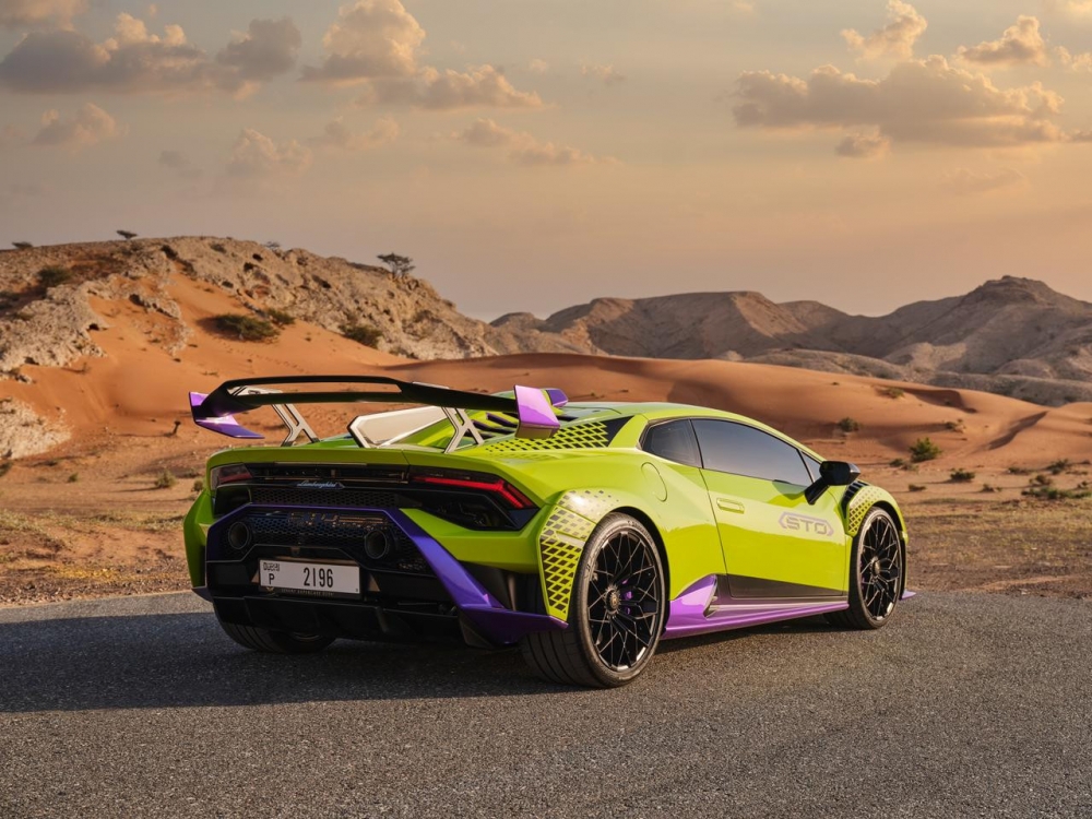 Green Lamborghini Huracan STO 2022