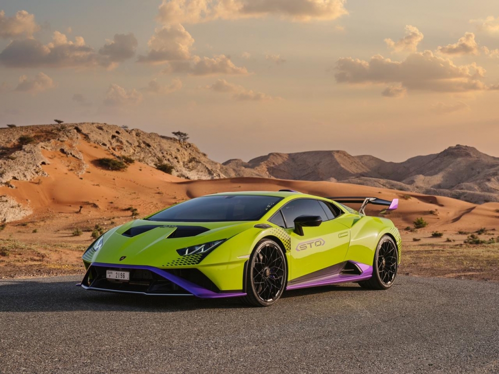 Green Lamborghini Huracan STO 2022