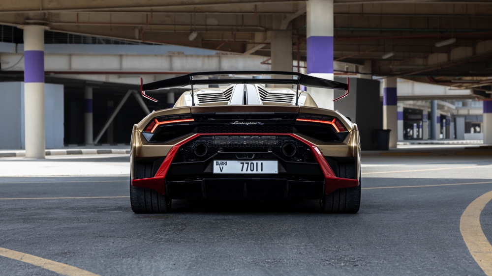 gouden Lamborghini Huracan STO 2022