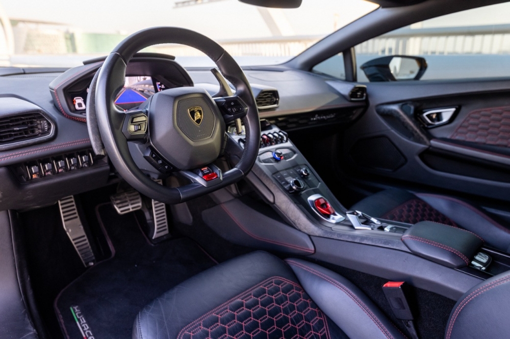 Yellow Lamborghini Huracan Coupe LP610-4 2019