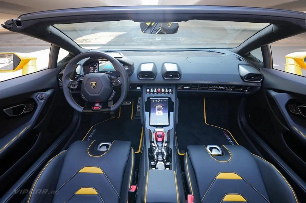 Yellow Lamborghini Huracan Evo Coupe Spyder 2024