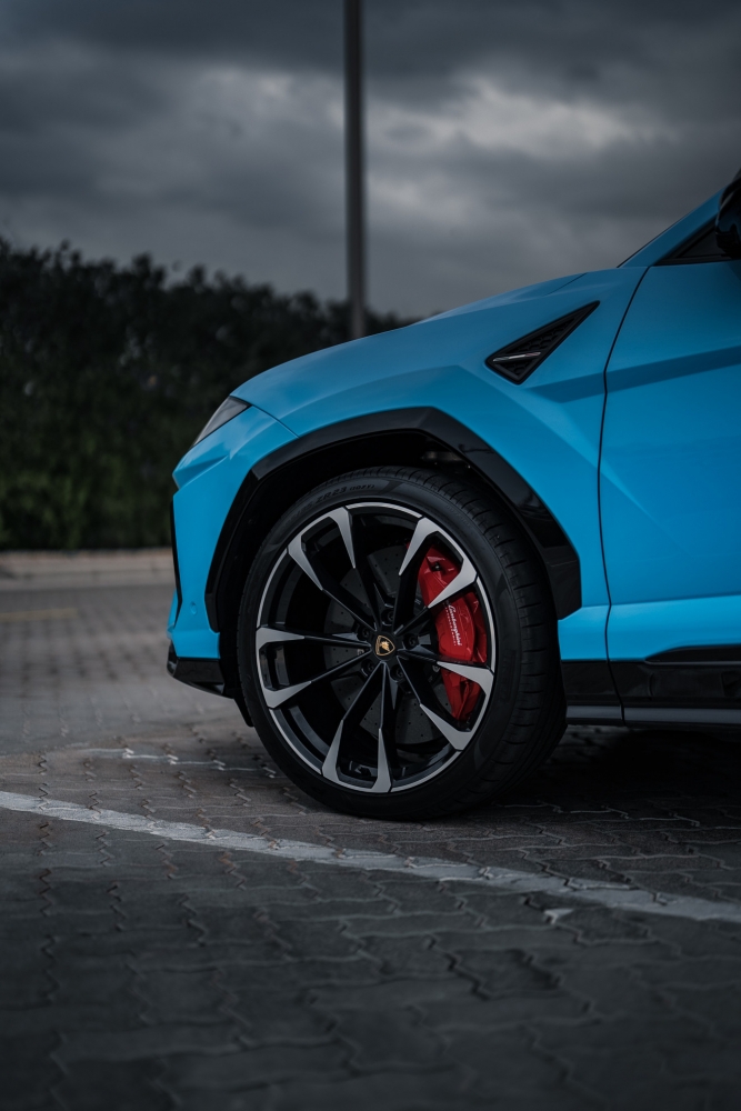 Blauw Lamborghini Urus Akrapovic 2022