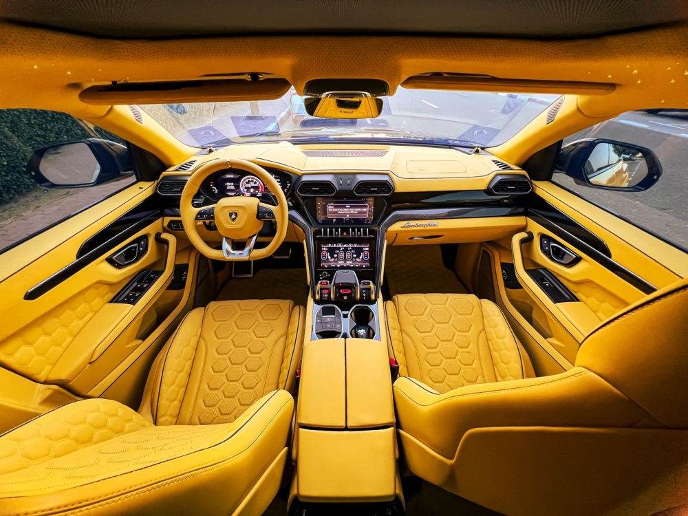 Geel Lamborghini Urus Mansory 2022