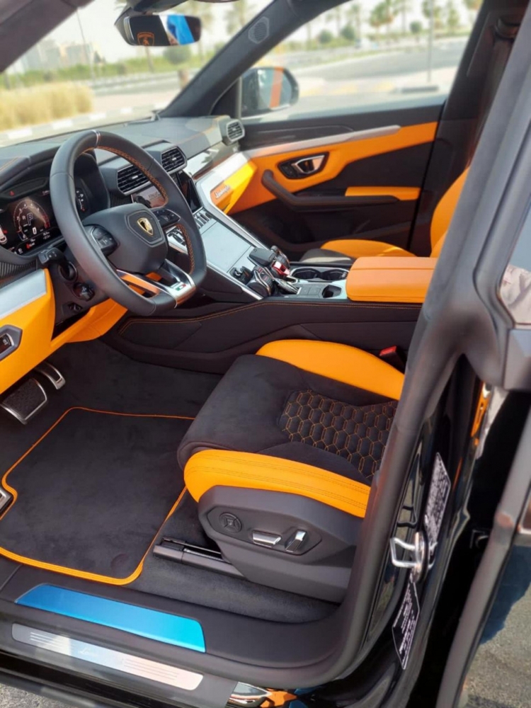 zwart Lamborghini Urus Mijn20 2022