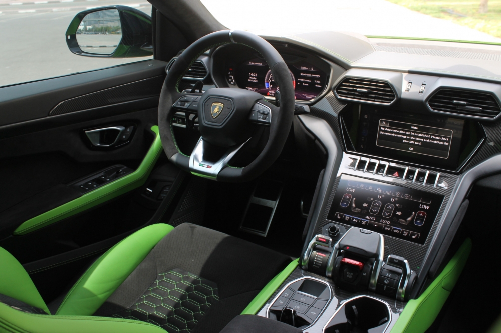 Green Lamborghini Urus Pearl Capsule 2021