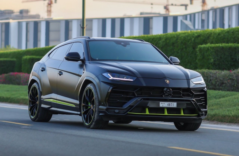 Siyah Lamborghini Urus İnci Kapsül 2022