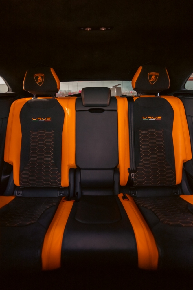 Oranje Lamborghini Urus Pearl-capsule 2022