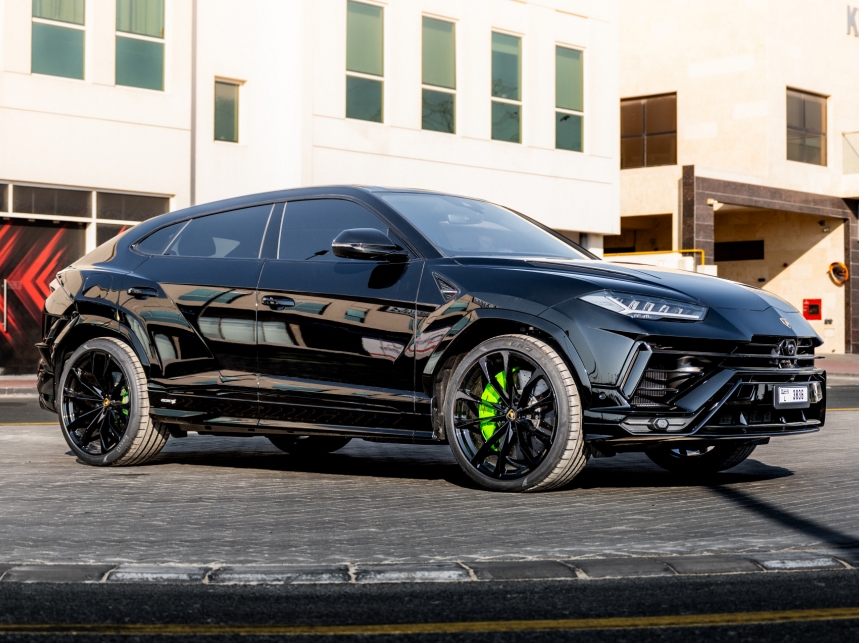 Black Lamborghini Urus S 2024