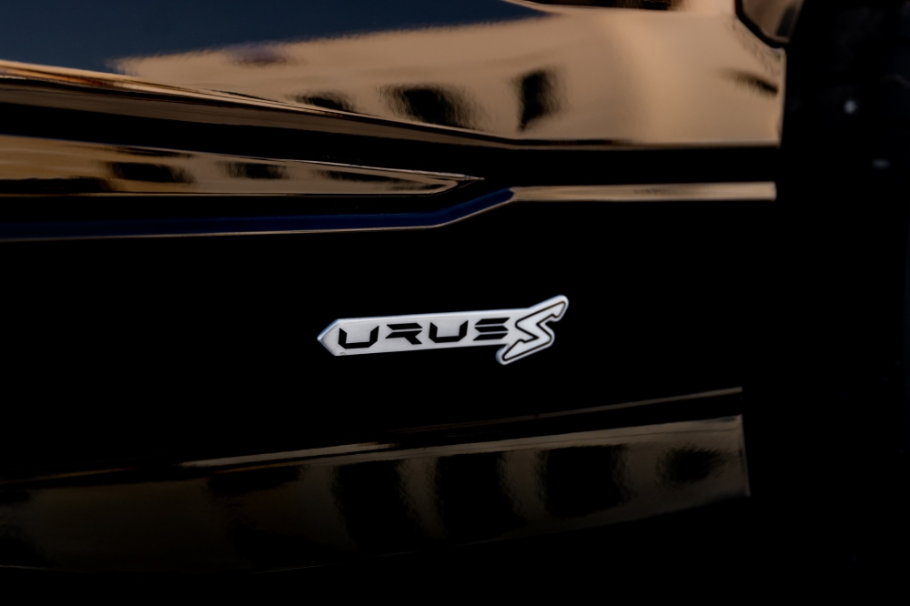 Schwarz Lamborghini Urus S 2024