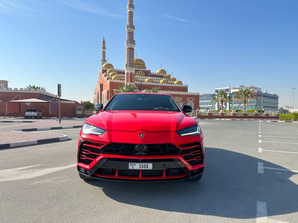 rood Lamborghini Urus 2021