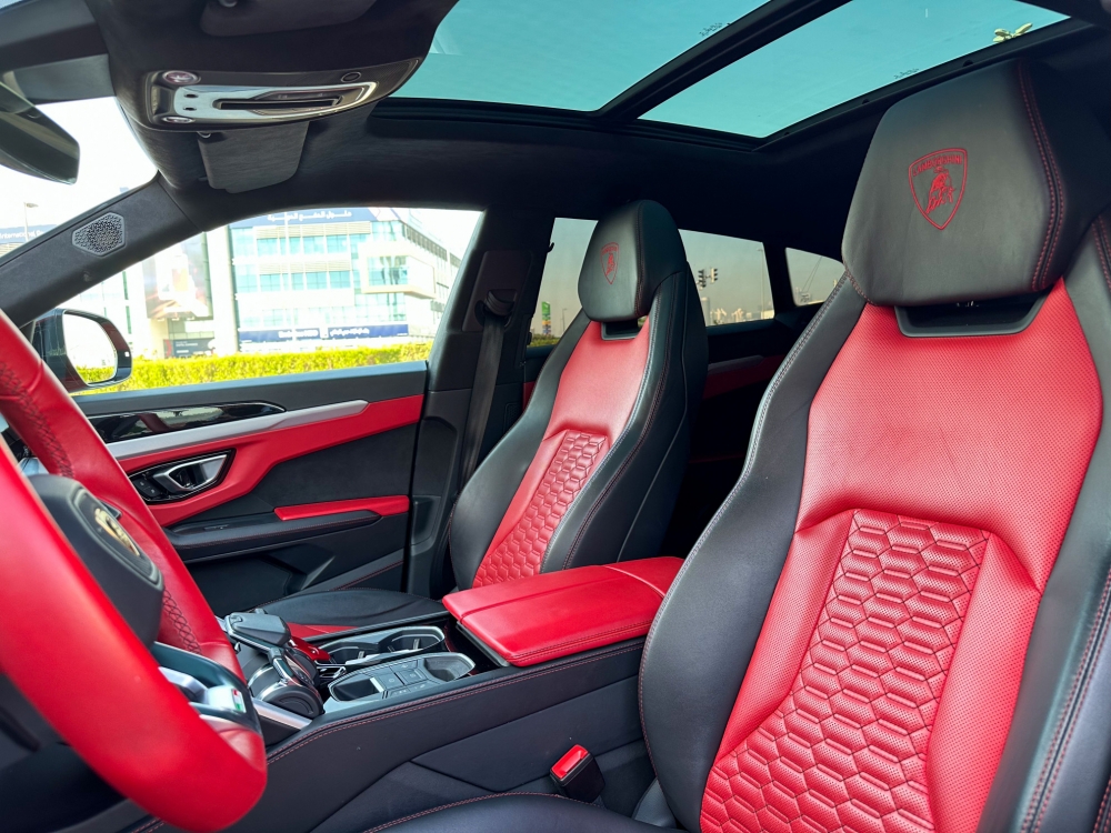 Red Lamborghini Urus 2021