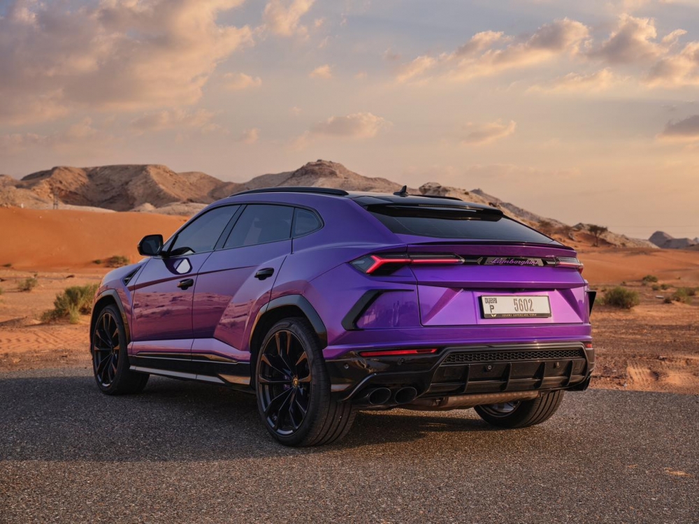 Purple Lamborghini Urus 2022