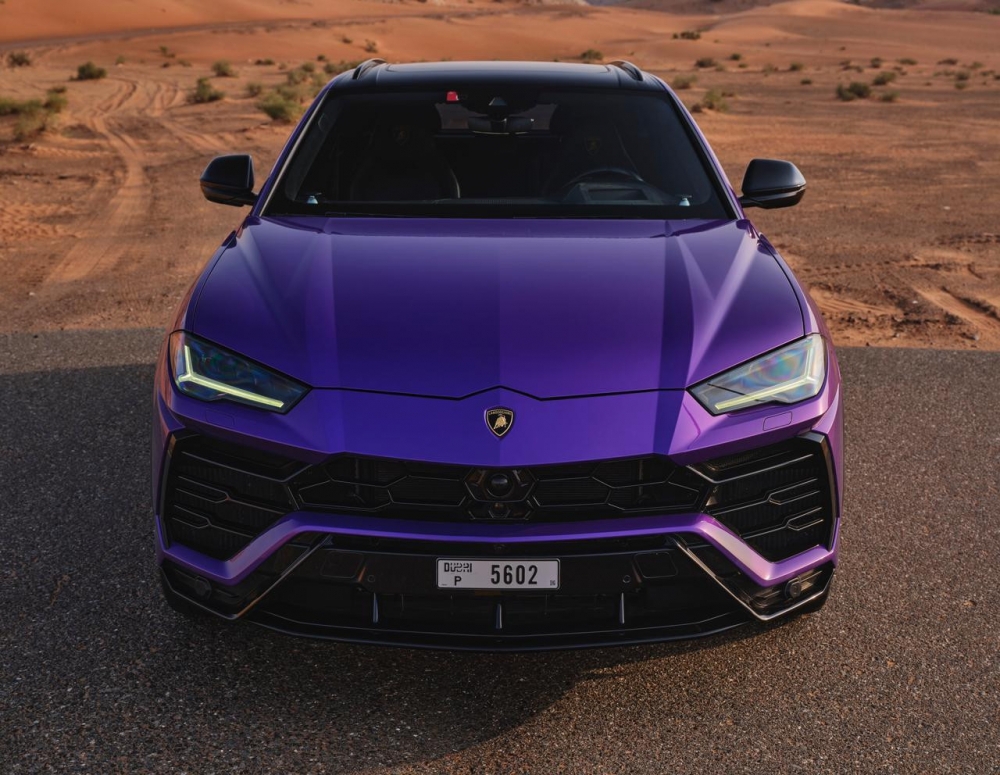 Paars Lamborghini Urus 2022